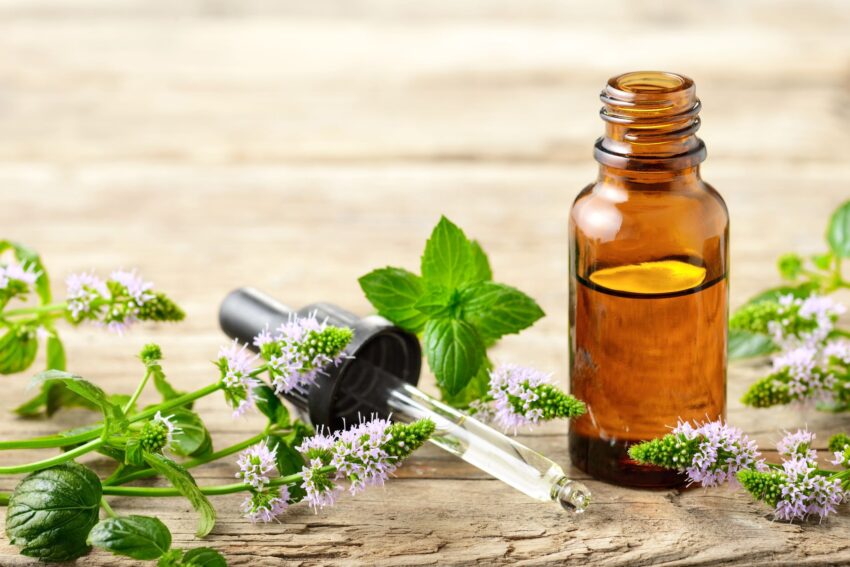 How to Use 8 Essential Oils for Colds and Other Icky Ailments